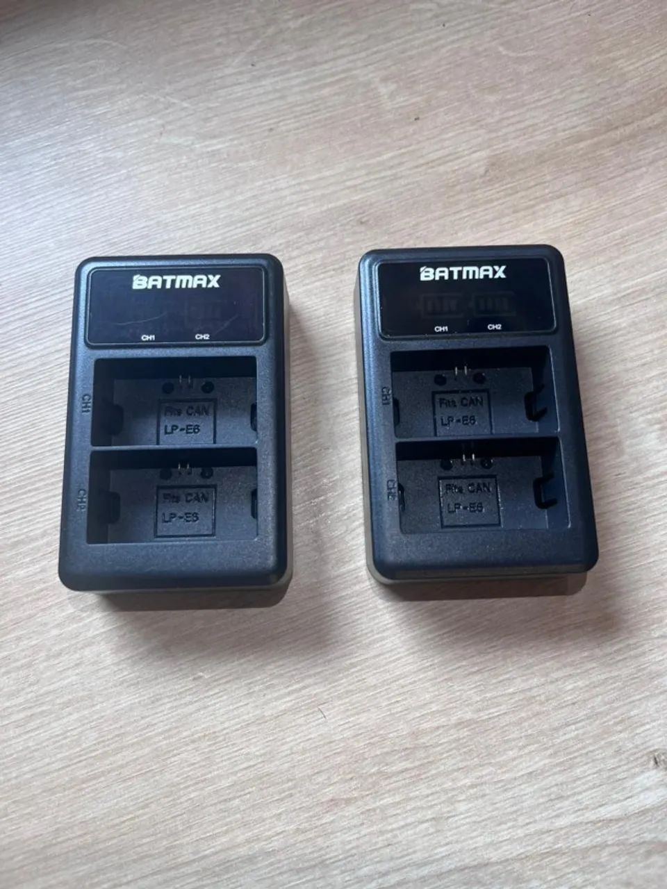 Carregador Duplo USB Batmax com LCD para Baterias Canon LP-E6