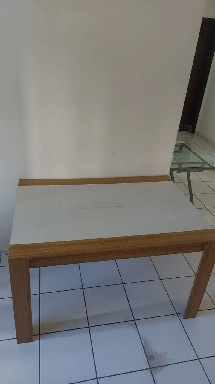 Vendo uma mesa MDF com pequeno defeito em cima sem Cardeira  - Foto 3