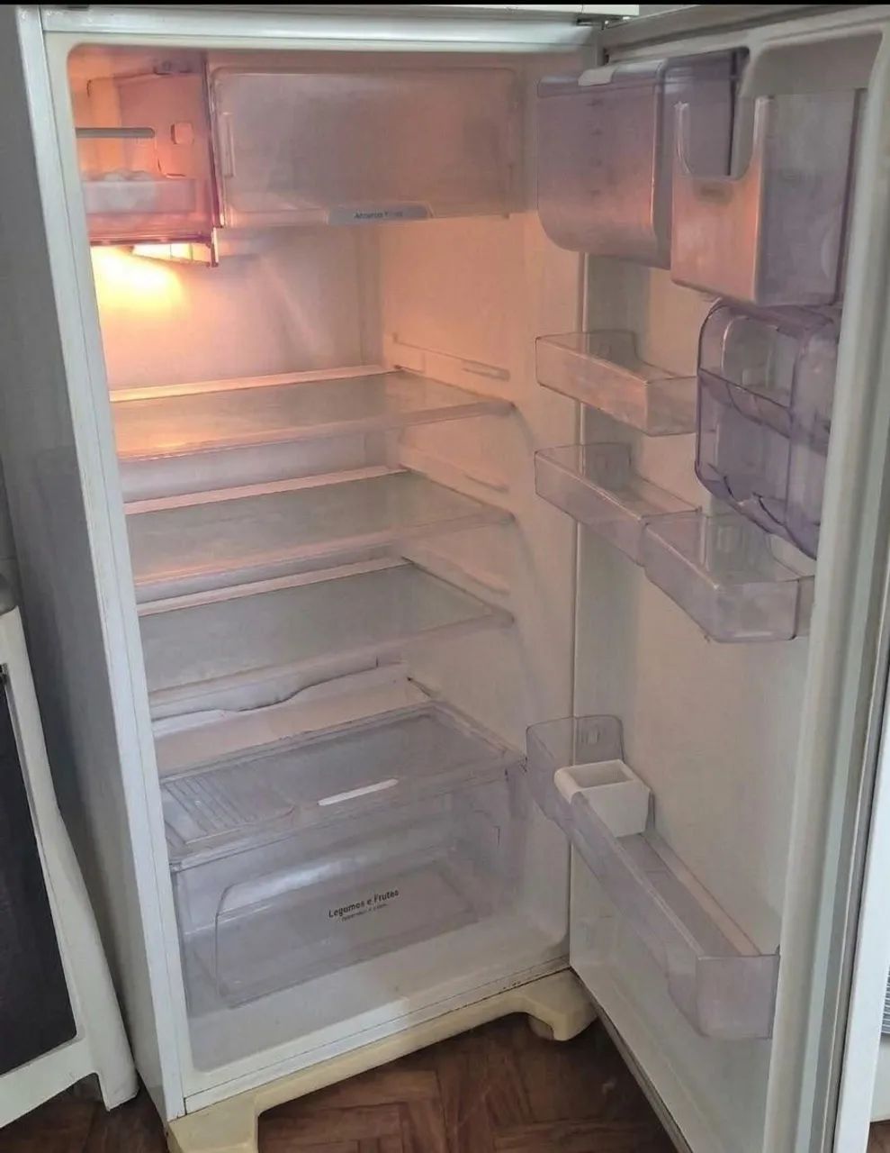 Vende-se geladeira eletrolux - Foto 2