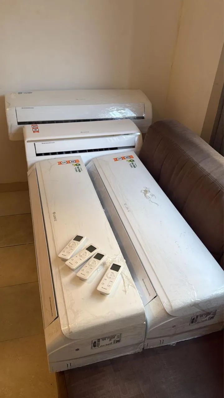 Ar-Condicionado Gree semi-novo e completo: 2x 24 mil BTUs, 18 mil BTUs e 9 mil BTUs.