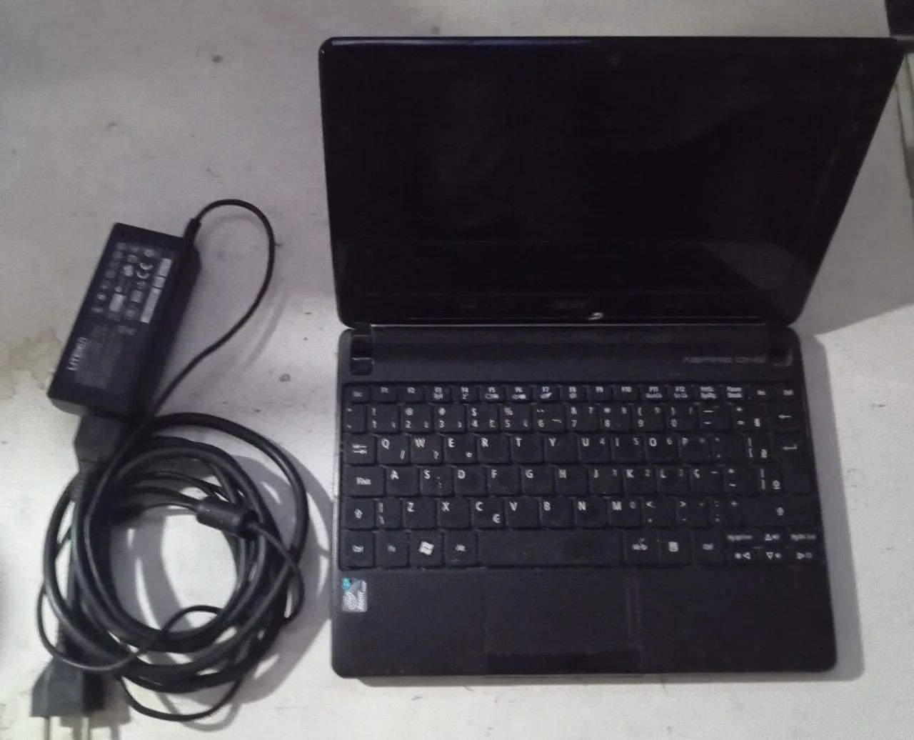 NETBOOK PORTÁTIL PARADO 