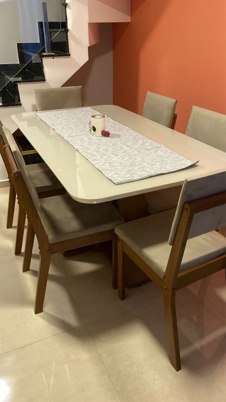 Mesa de jantar com 6 cadeiras 