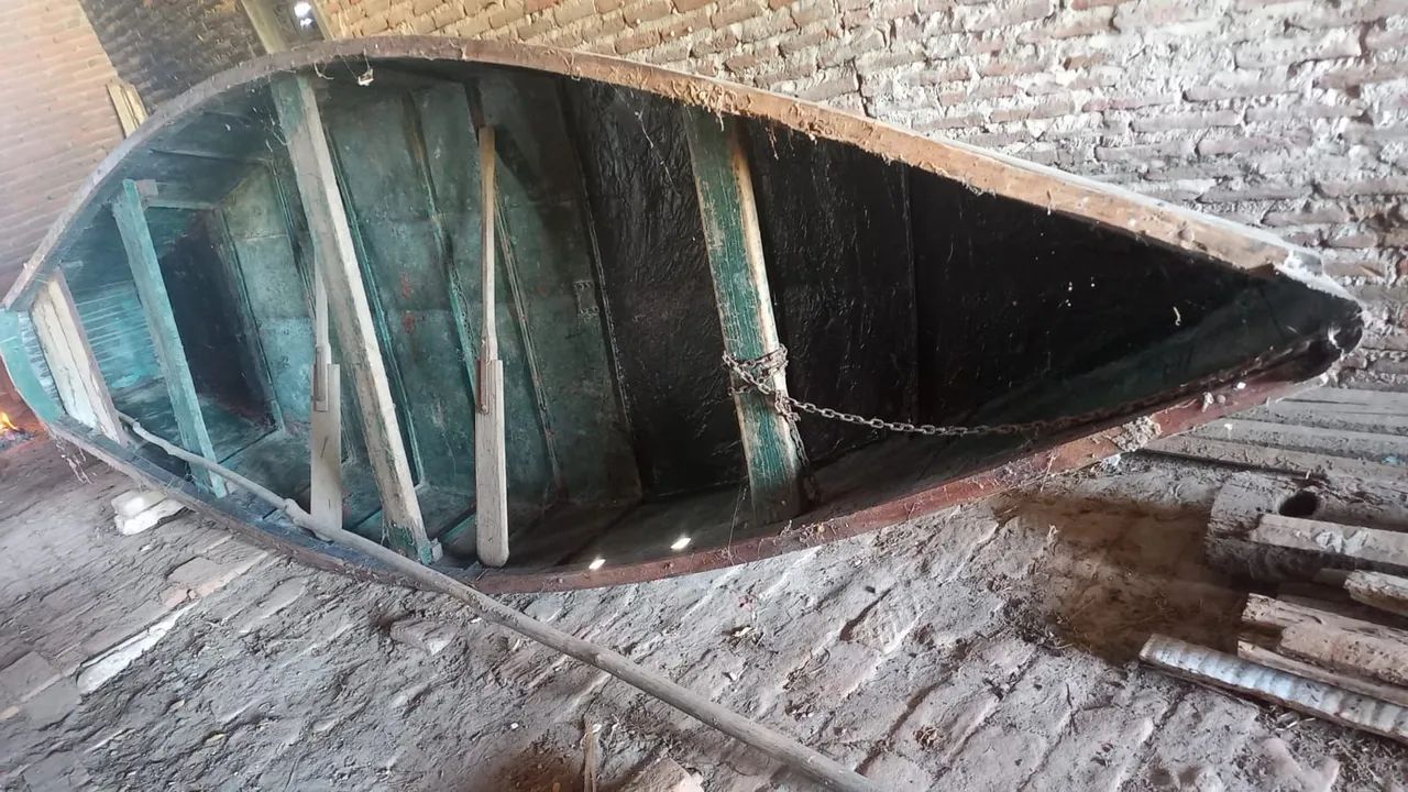 CANOA EM FERRO E ASSOALHO DE MADEIRA - Foto 5