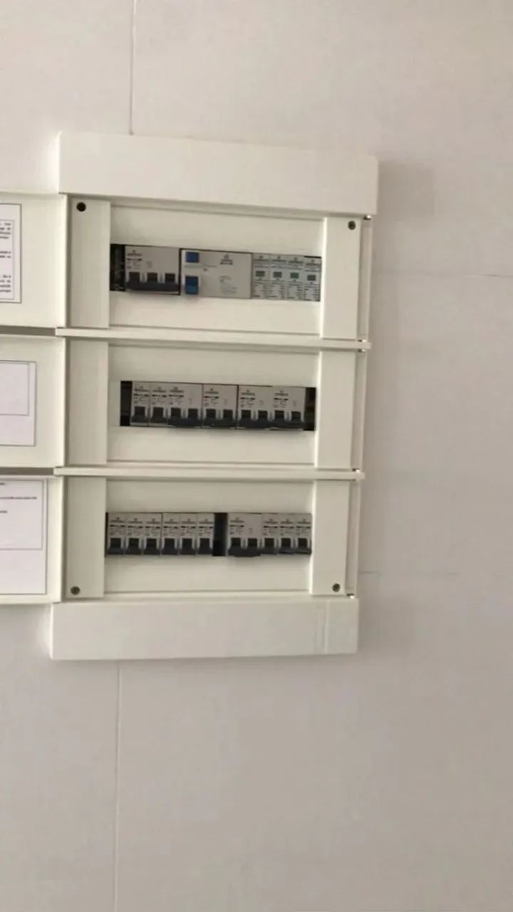 Eletricista, Residencial e predial INSTALAÇÕES COMPLETAS E SIMPLES . Wpp  * - Foto 4