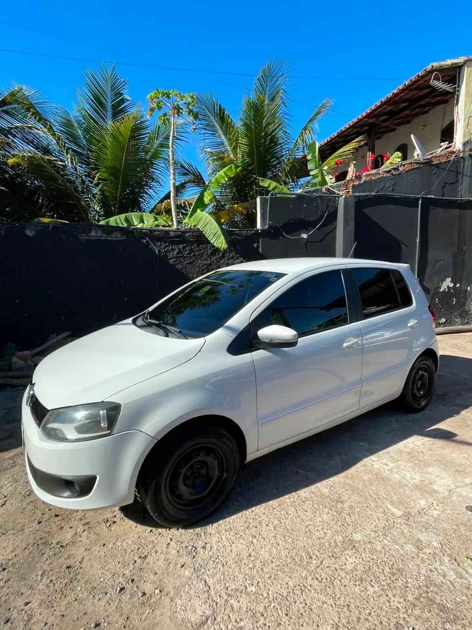 Volkswagen Fox Fox BLUEMOTION 1.0 Mi Total Flex 12V 5p 2014