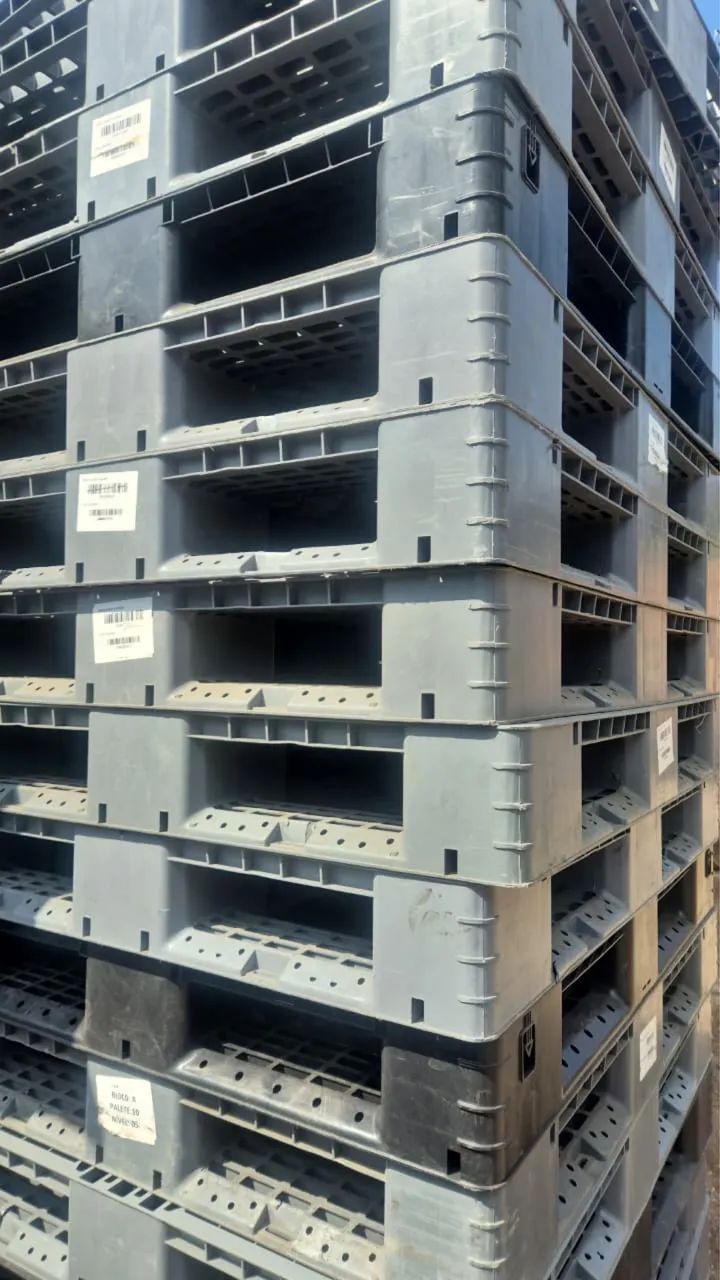 Paletes de plástico reforçado 