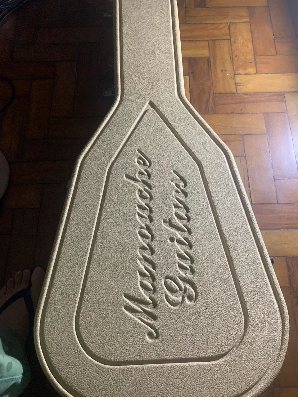 Hiscox case Manouche guitars