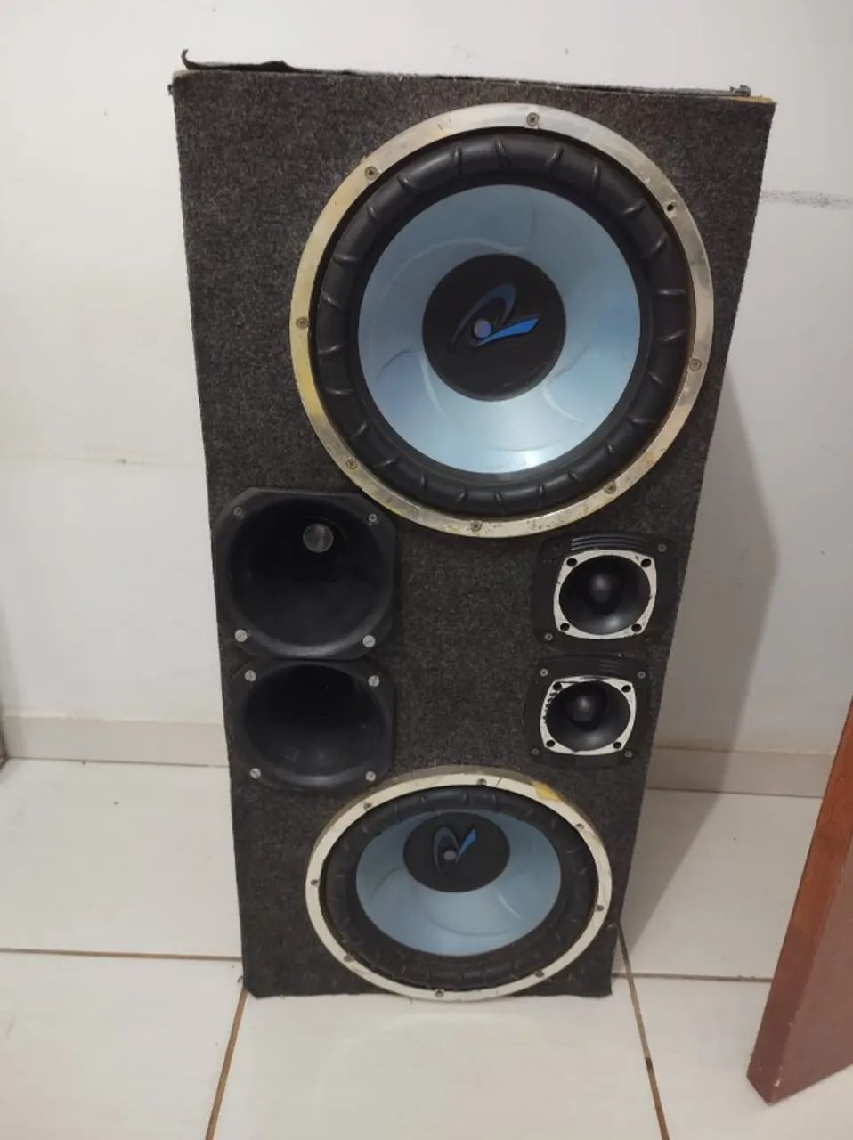 Caixa de som automotivo 
