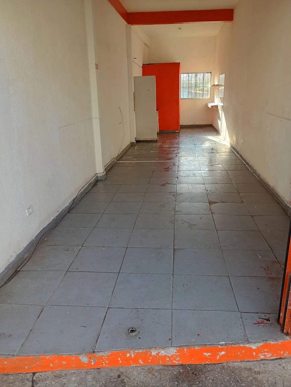 Aluga - Se Salão 40m2 Na Avenida.