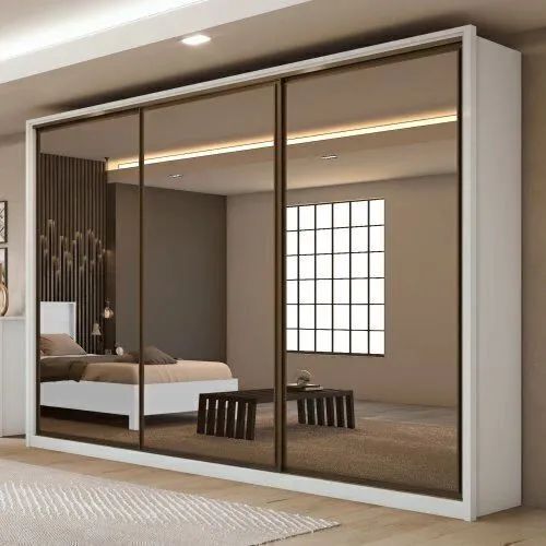 Guarda roupa casal com 3 portas de correr e 3 espelhos