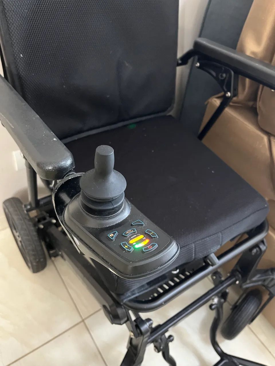 Cadeira de rodas motorizada  - Foto 4