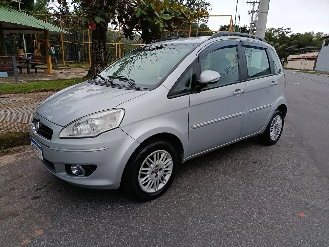 Fiat Idea ATTRACTIVE 1.4 8V FLEX 2011