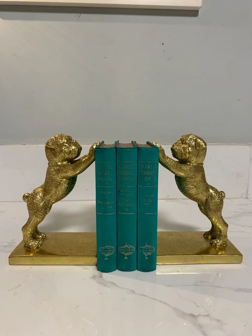 Par de aparadores de livros 