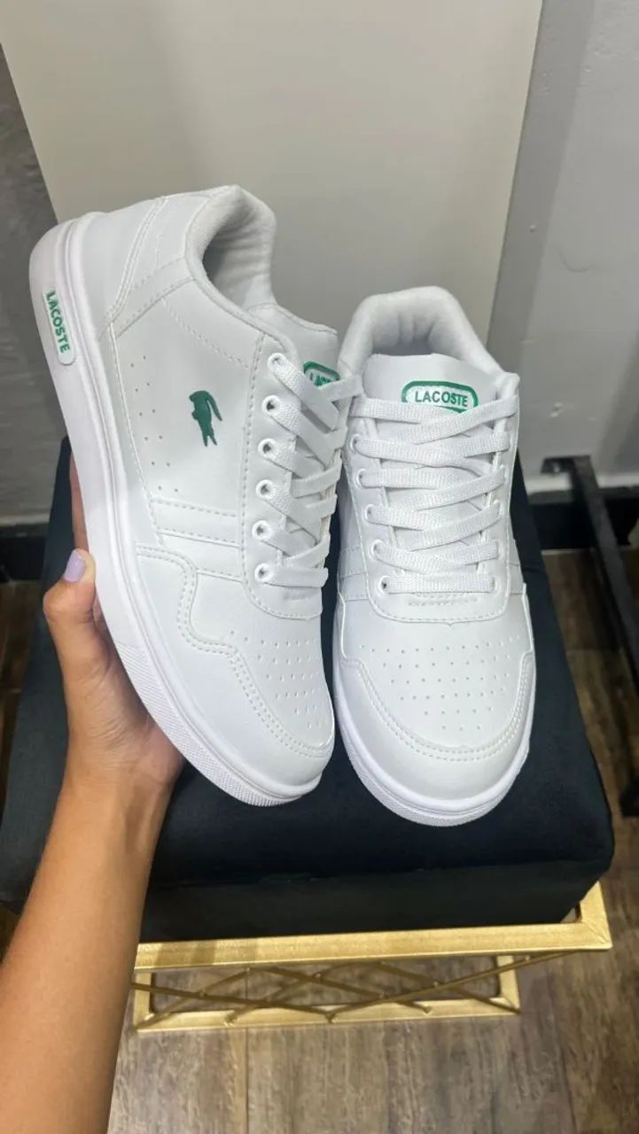 Tenis lasco