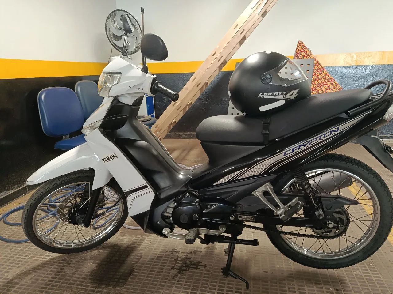 MOTO CRIPTON EXCELENTE ESTADO 