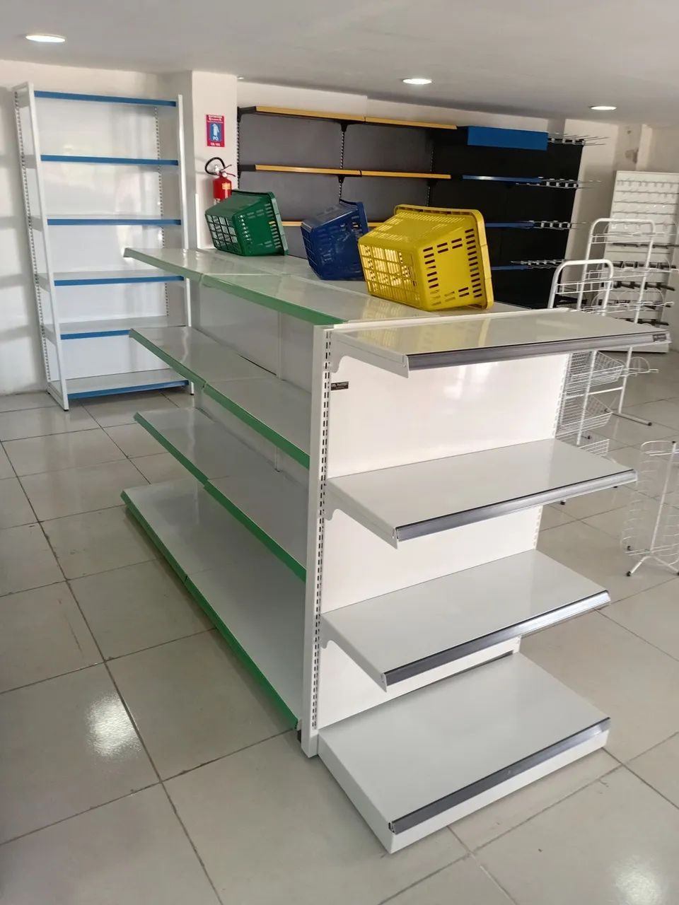 Gôndola central 1.30M X 96cm X 30cm  - Foto 5