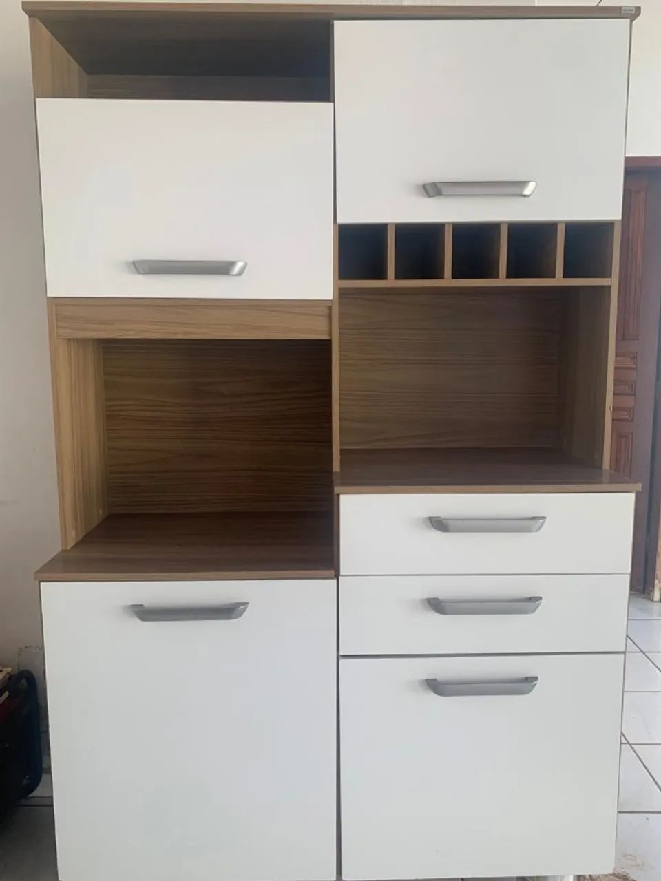 Armário de cozinha 4 portas e 2 gavetas com porta garrafas 