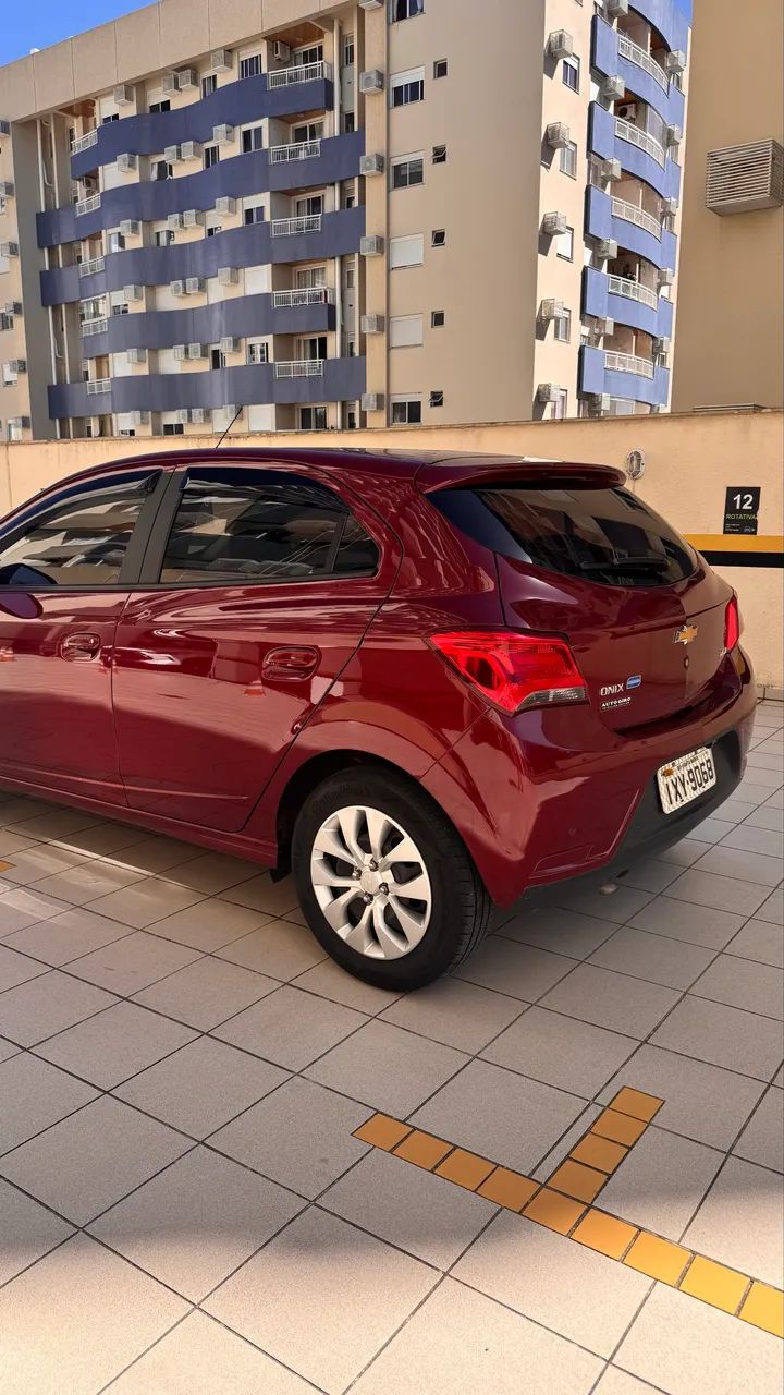 Chevrolet Onix Hatch LT 1.4 8V Flex Mec. 4P 2018 - Foto 4