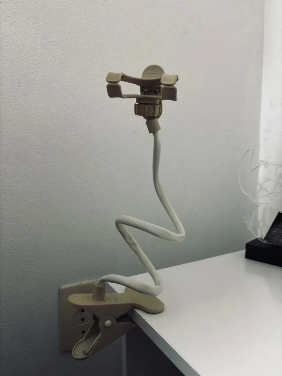 Suporte articulado para celular