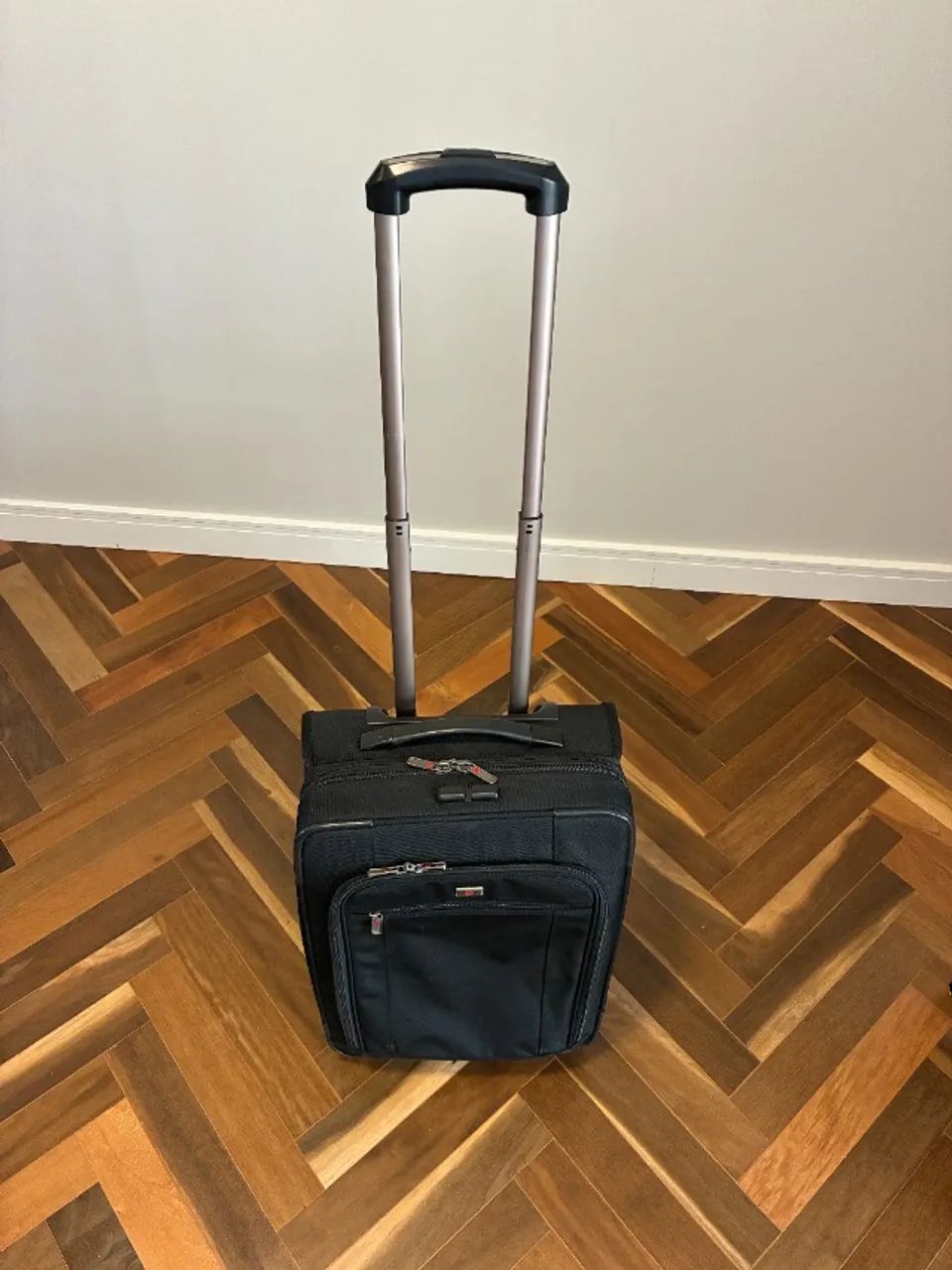 Mala de bordo Victorinox preta 2 rodas
