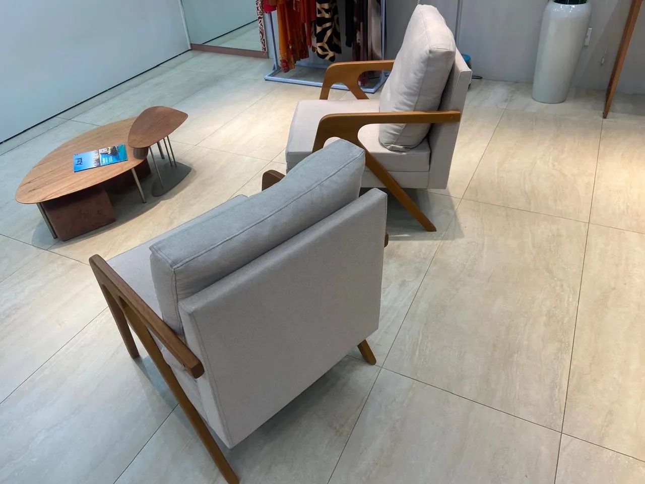 Poltronas + mesinhas de centro  - Foto 2