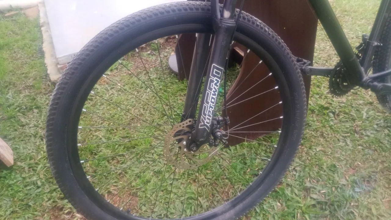 Bicicleta com freio a disco e marchas semi nova - Foto 2