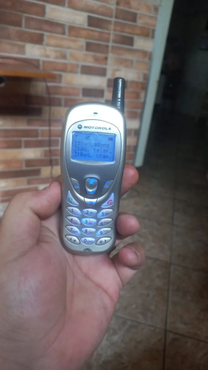 celular motorola c210