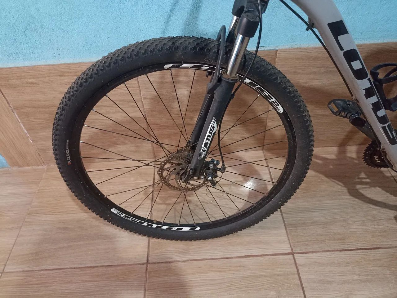 Bicicleta aro 29 com os dois pneus novos perfeitos. - Foto 3