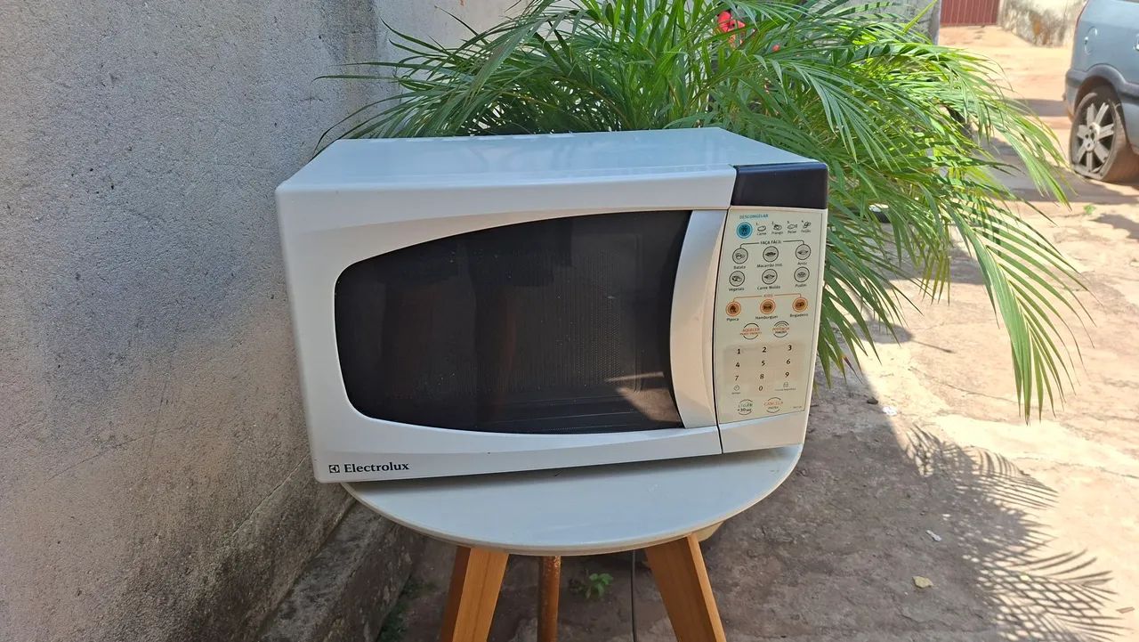MICROONDAS (poucas marcas de uso) - Foto 3