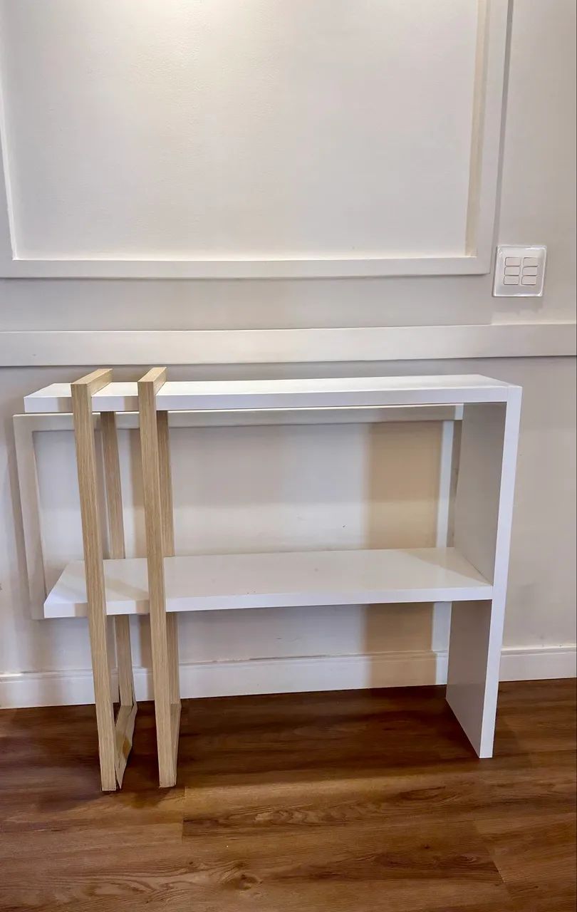 Aparador/Console Moderno - Branco com detalhes amadeirados