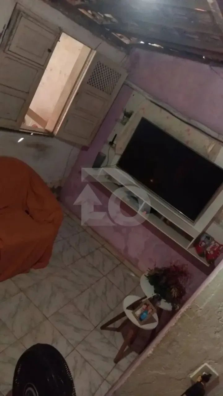 Casa à Venda  com 2 Quartos, Quintal e Varanda no Dezoito do Forte
