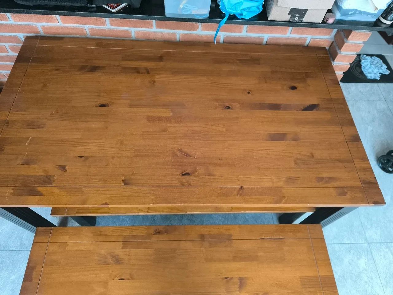Mesa rústica de madeira 