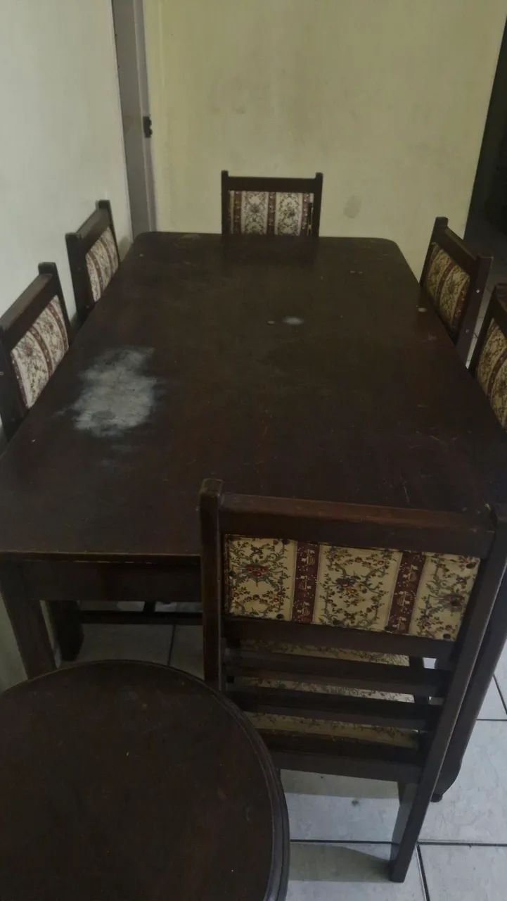 JOGO DE MESA COM 06 CADEIRAS DE MADEIRA  - Foto 4