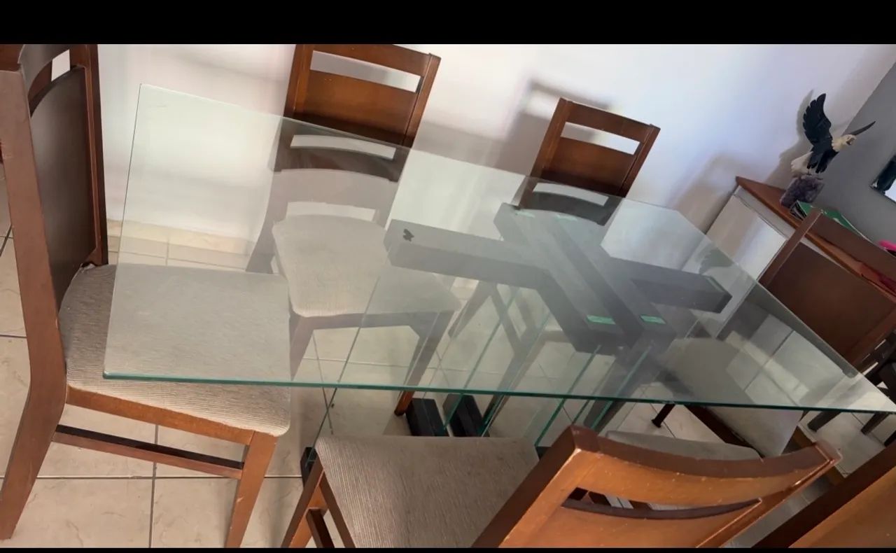 Vendo de vidro com pé de vidro e madeira comprada na Jacaúna 