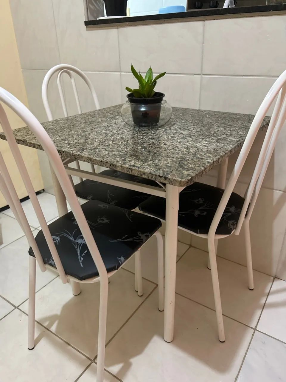 Mesa de 4 cadeiras 