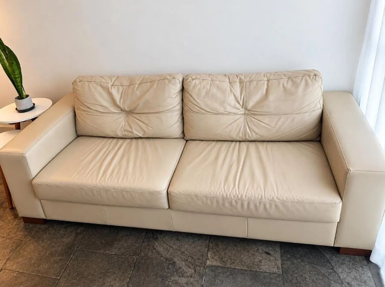 *Sofá Domini 2,10 m em Couro Legítimo - Pérola* - Foto 4