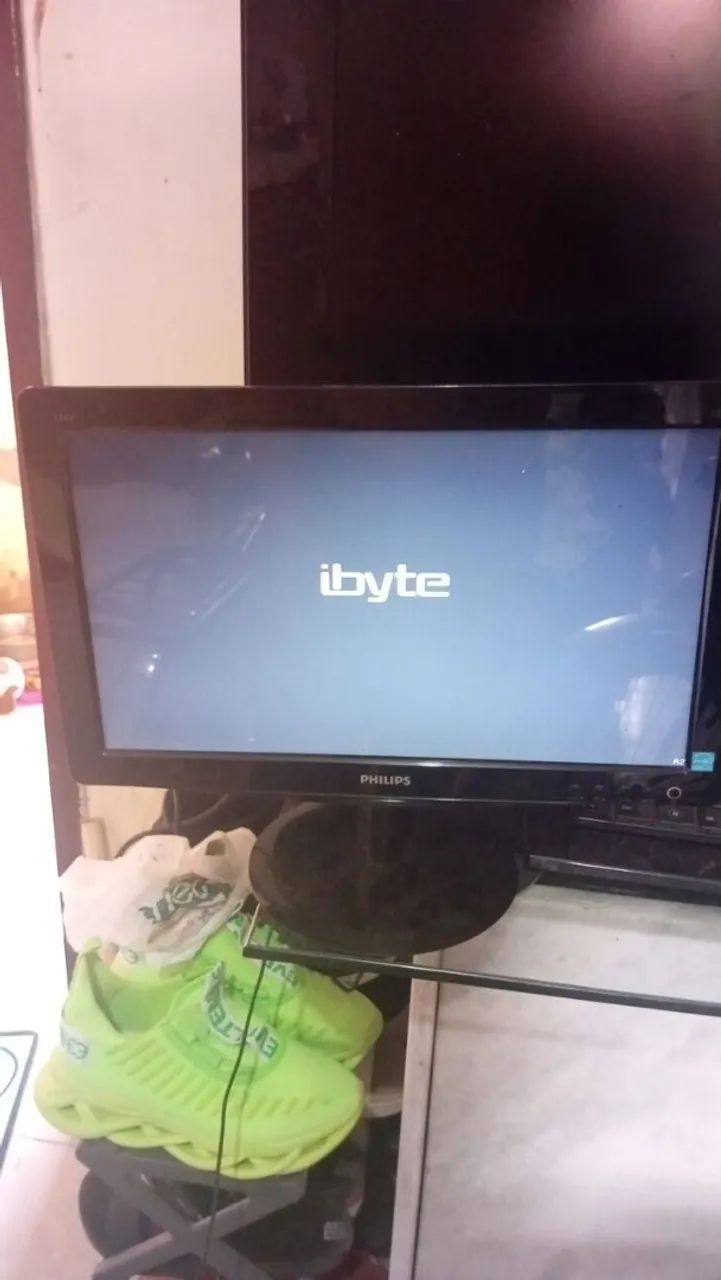 Monitor 14 polegadas funcionando perfeitamente sem manchas - Foto 3