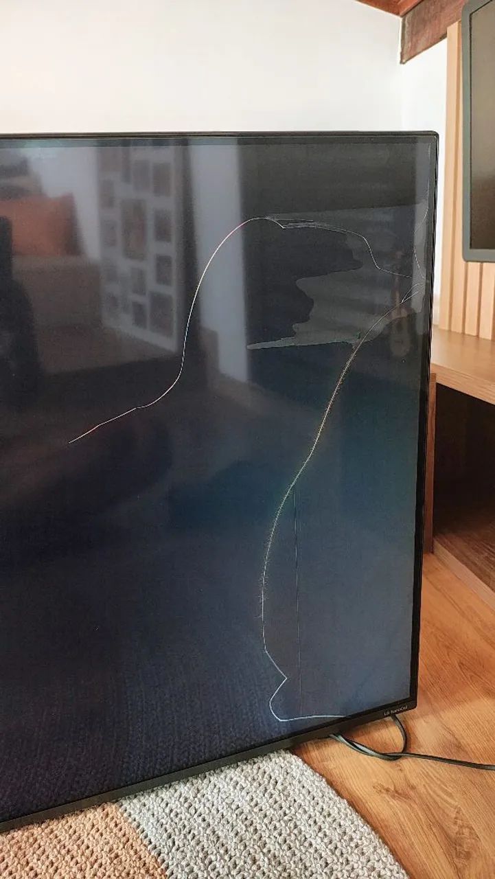 TV LG NanoCell com tela danificada - Foto 5