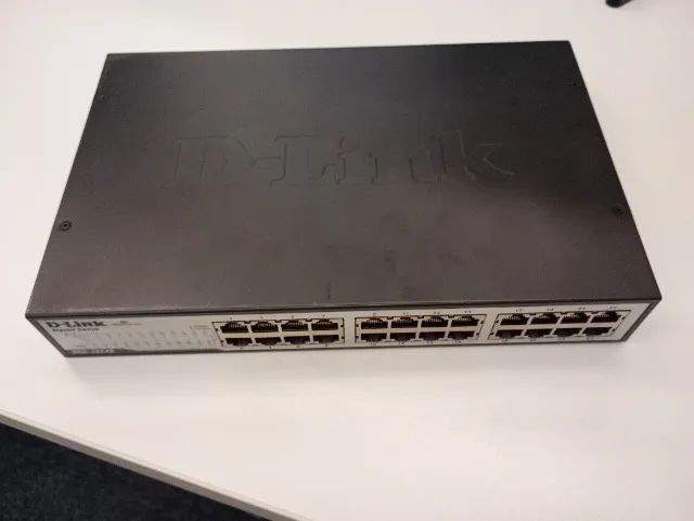 Switch D-Link GigabitDGS 1024 D 24 portas 