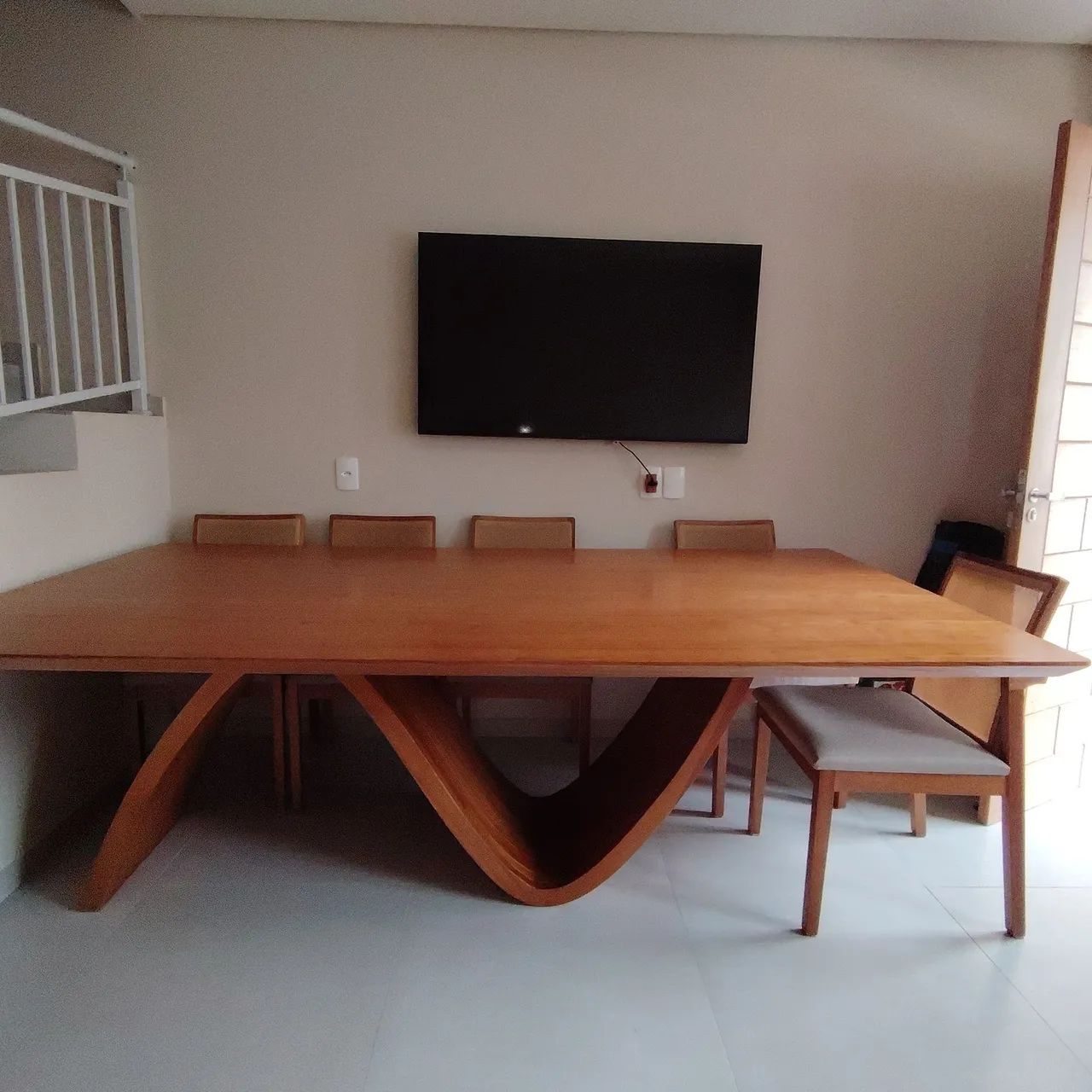 Mesa de jartar de madeira maciça  - Foto 2