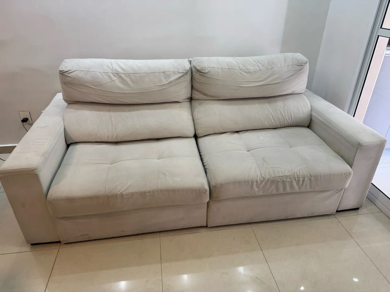 Sofá Retr átil e Reclinável 2 Lugares Suede Bege Claro - Foto 2