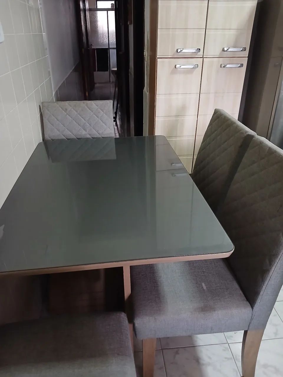 Mesa quatro cadeiras com tampo de vidro
