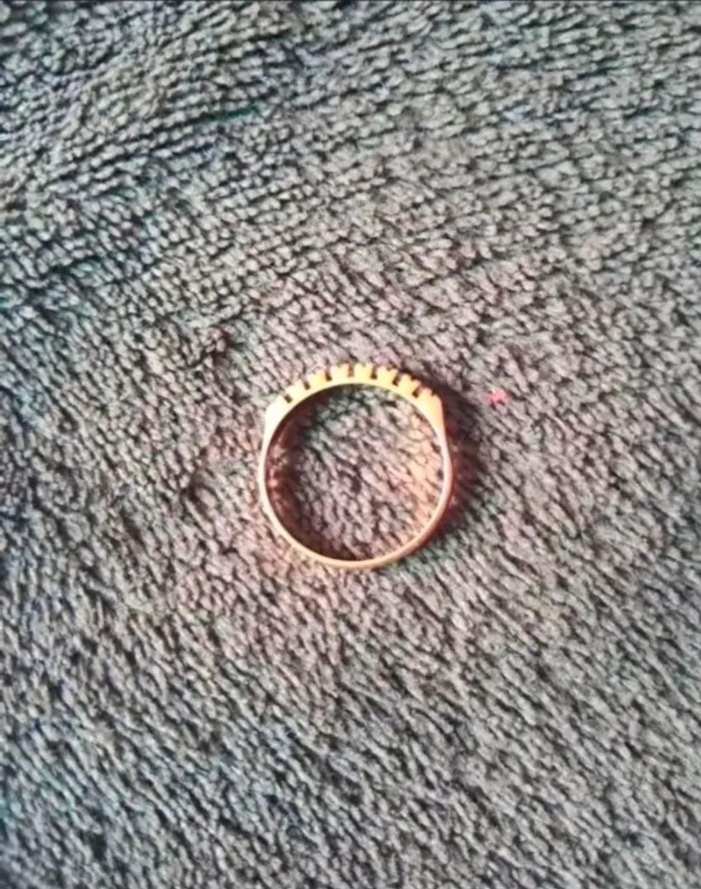 Vendo uma meia aliança com zirconia  - Foto 2