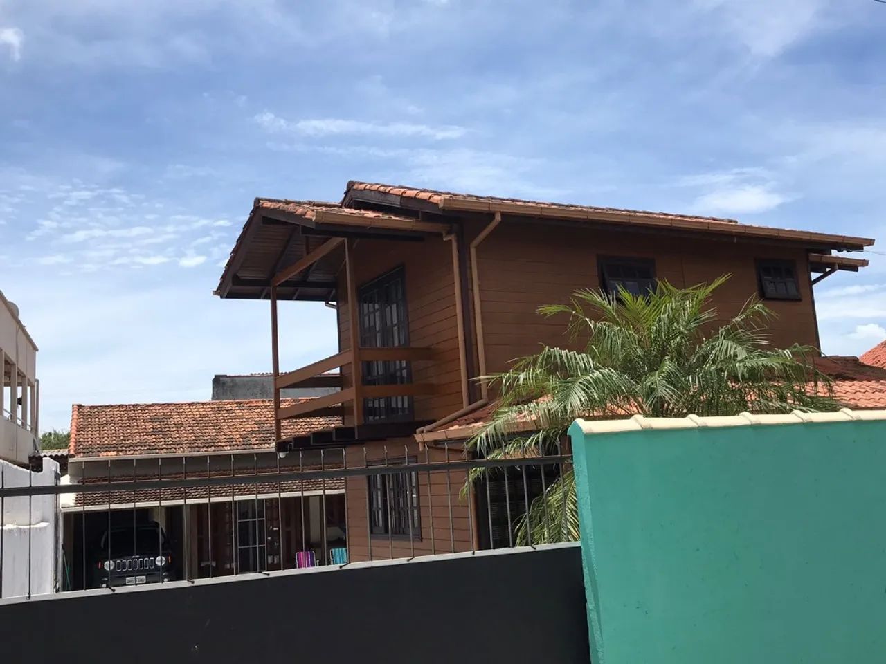 Duas casas em amplo terreno com piscina no Bairro dos Ingleses! - Foto 2