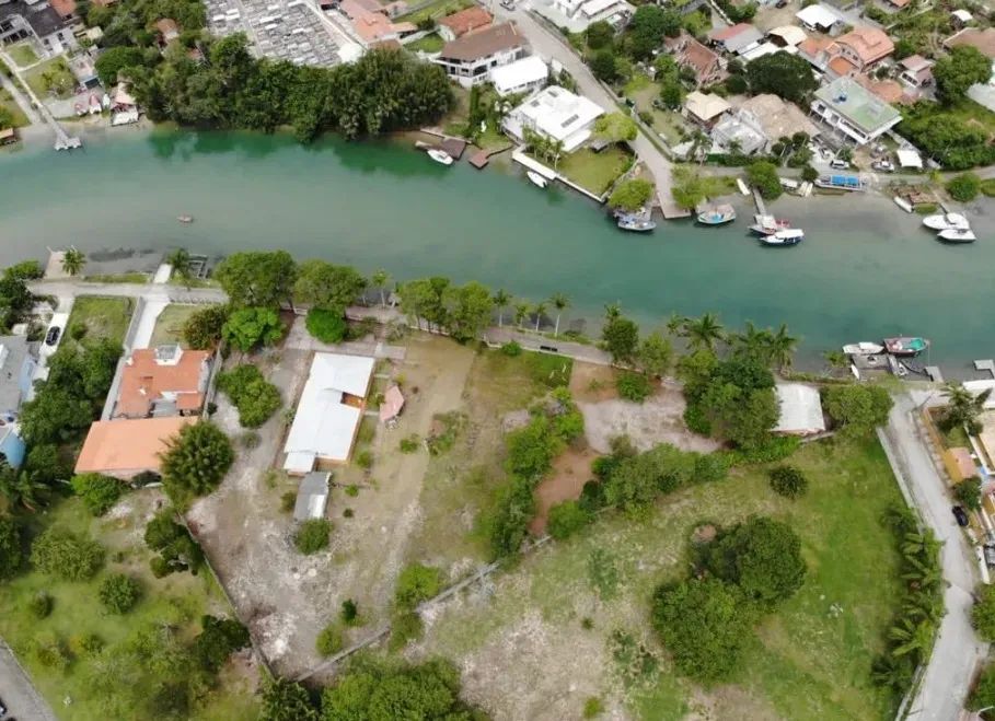 ÁREA DE 4885 M² DE FRENTE AO CANAL DA BARRA DA LAGOA - Foto 4