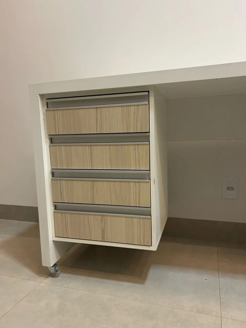 Mesa/escrivaninha em mdf - Foto 2