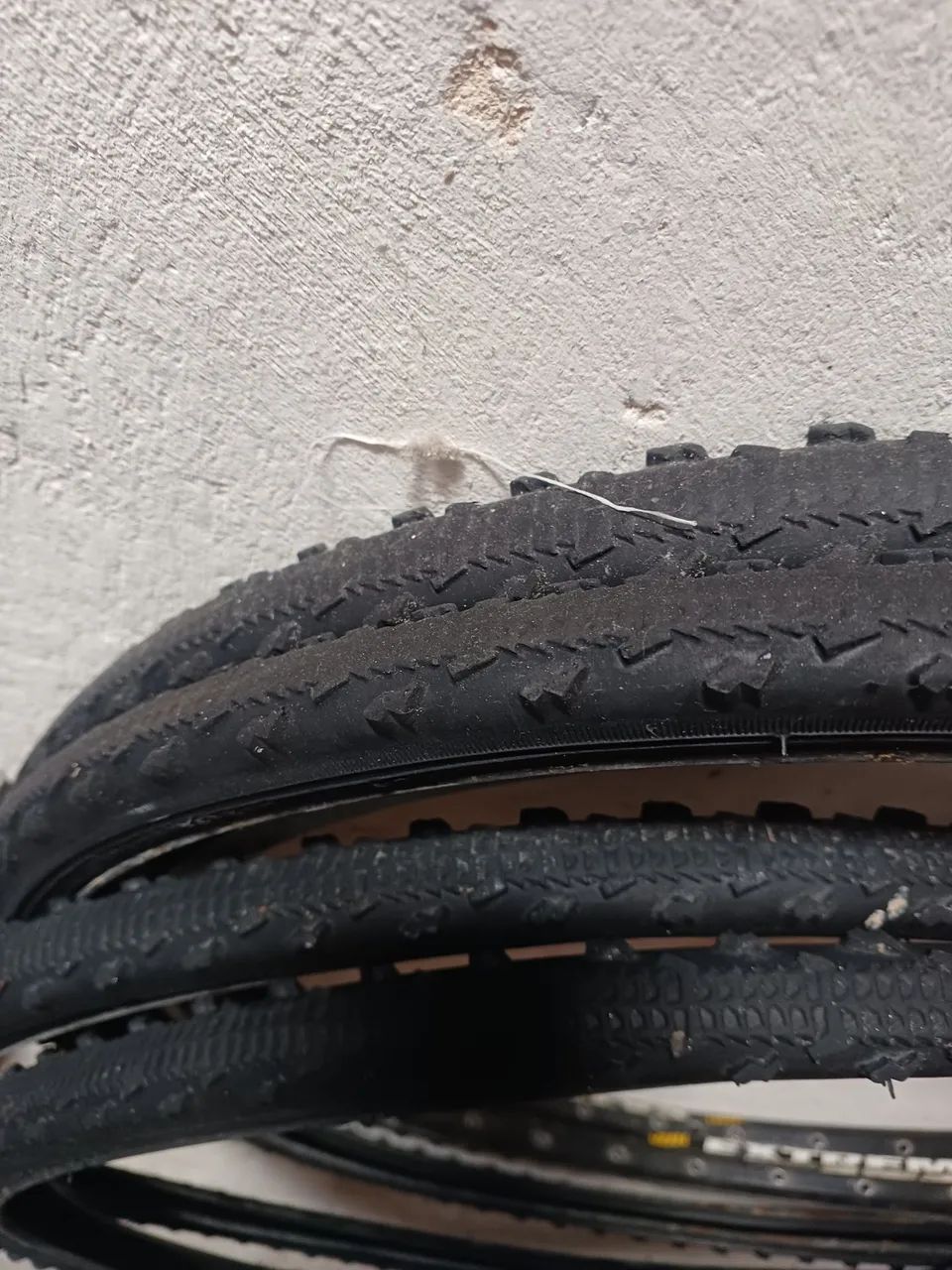 Pneus 700x35 