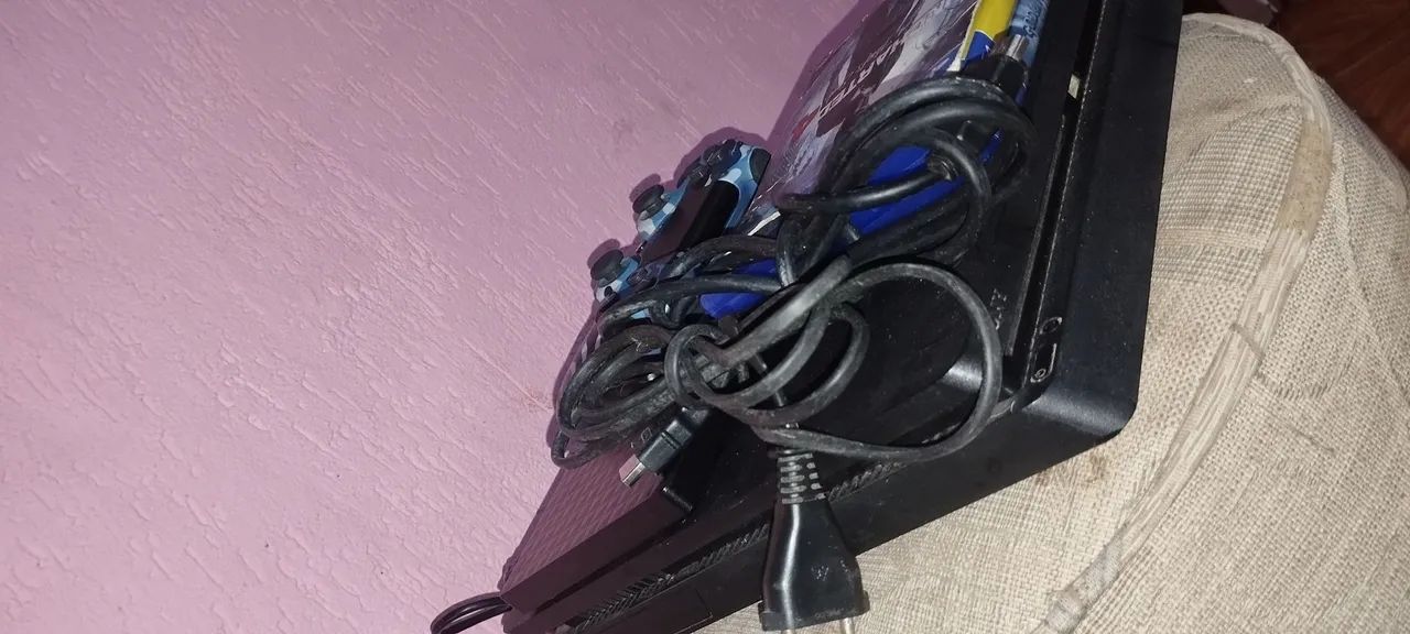 PlayStation 4 slim com 1tb de memória 