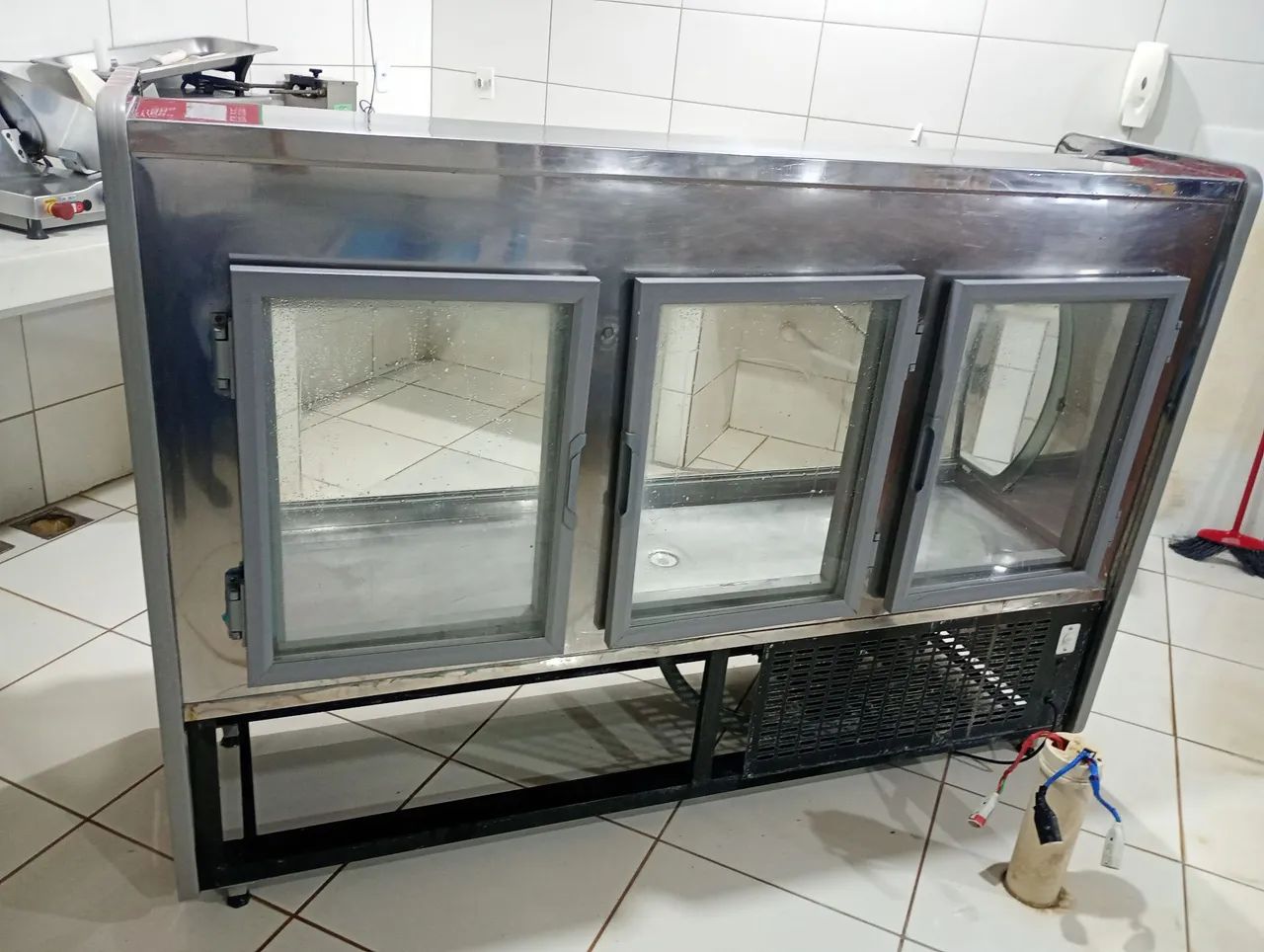 Expositor para carnes Polo Frio, 2 metros - Foto 2