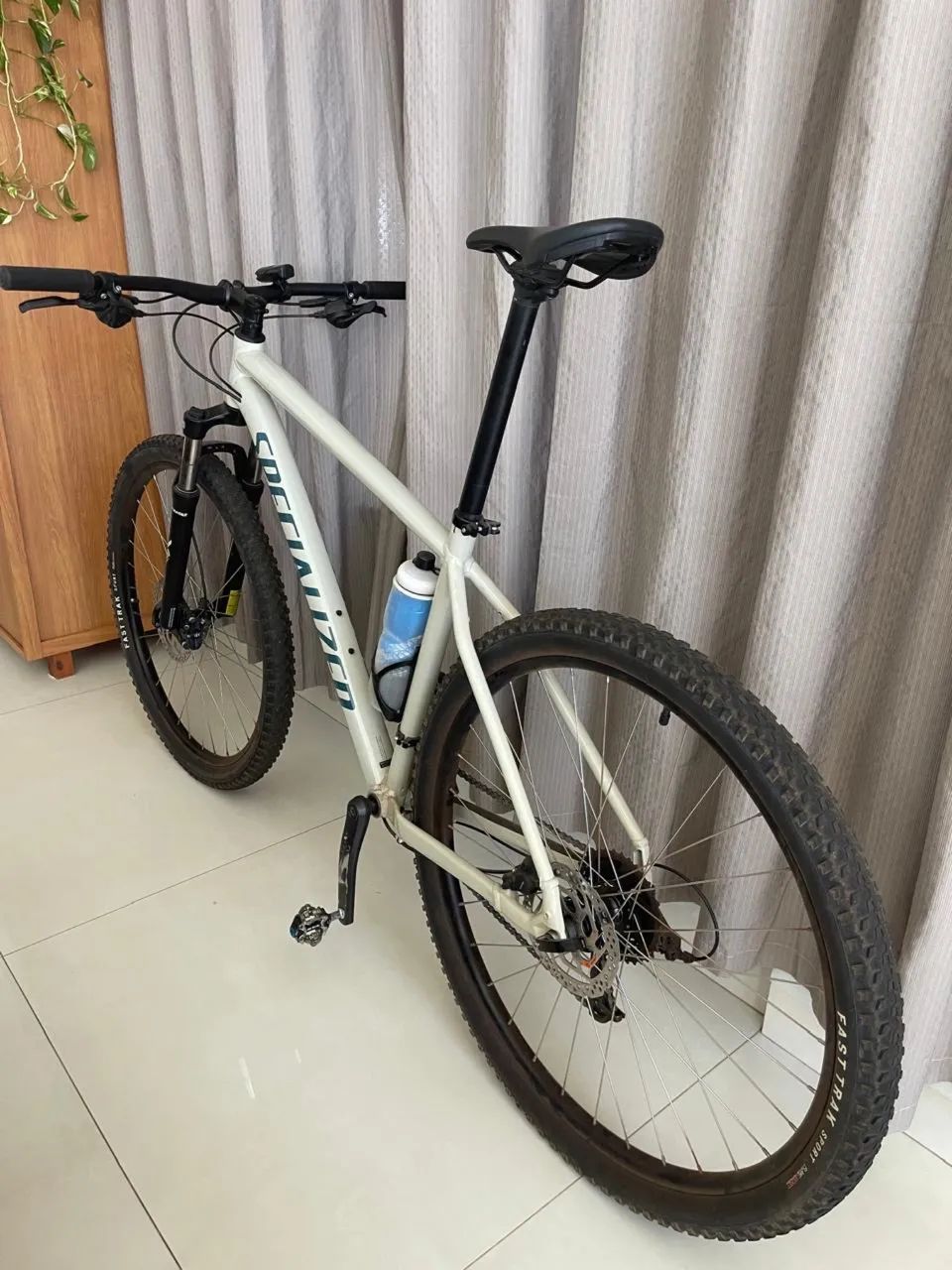 Bicicleta Rockropper Sport - Specialized